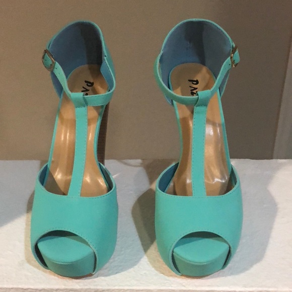 Women’s Heel - Picture 2 of 6